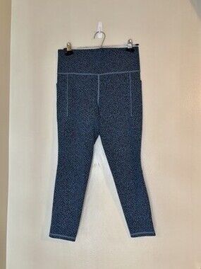 Athleta Women's Salutation Stash II Textured Tight 7/8 Blue & Black Cheetah SZ M